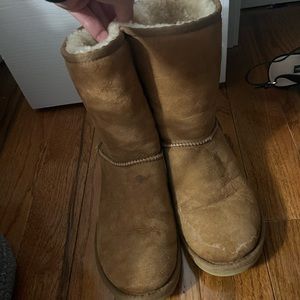 Tan uggs